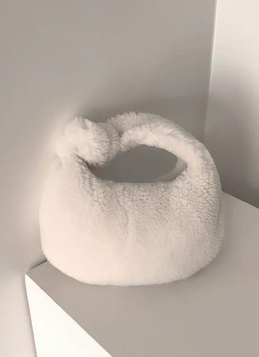 [귀여움보장!/따뜻소재]코린 반달 양털 뽀글이 가방(아이/옐로우/브라운/블랙)